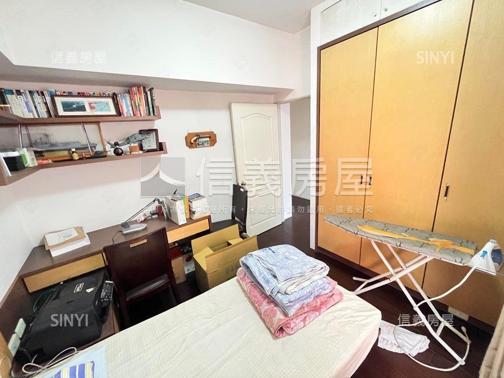 近美術館山景三房平車房屋室內格局與周邊環境