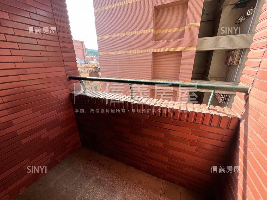 近美術館山景三房平車房屋室內格局與周邊環境