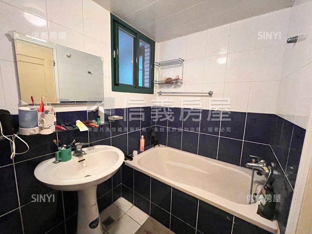 近美術館山景三房平車房屋室內格局與周邊環境