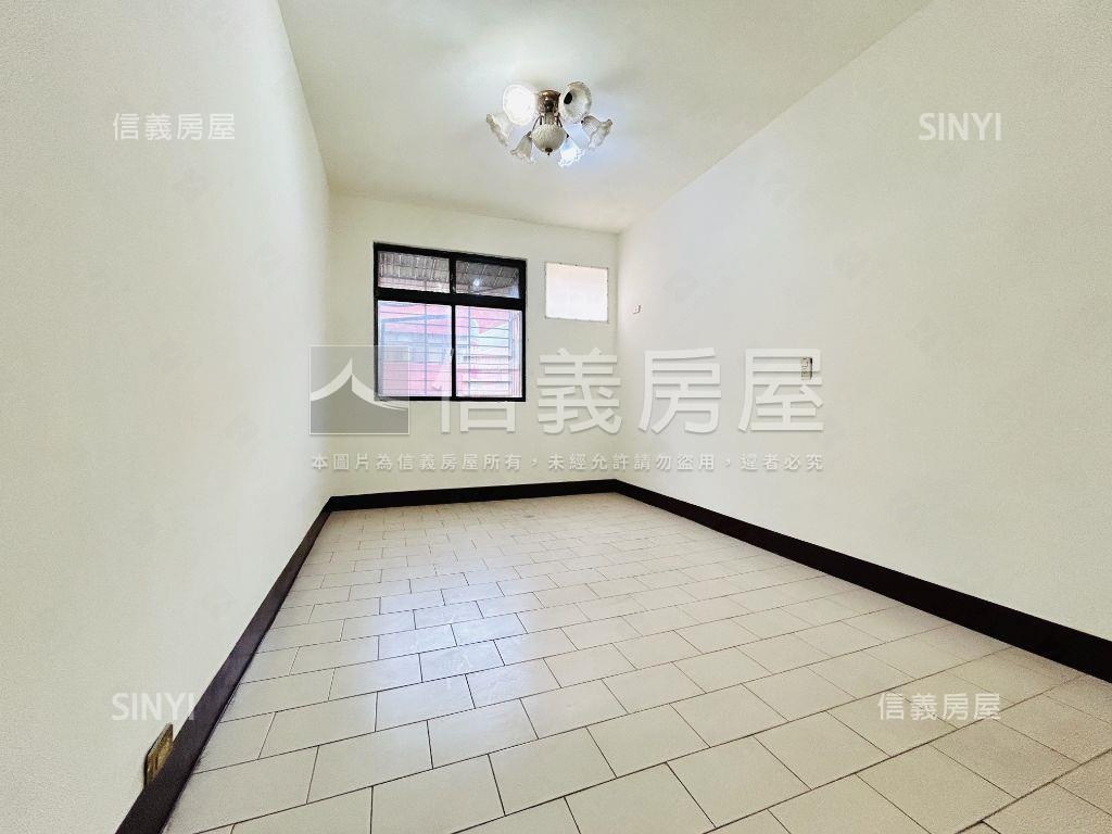 專任近捷運稀有方正二樓房屋室內格局與周邊環境