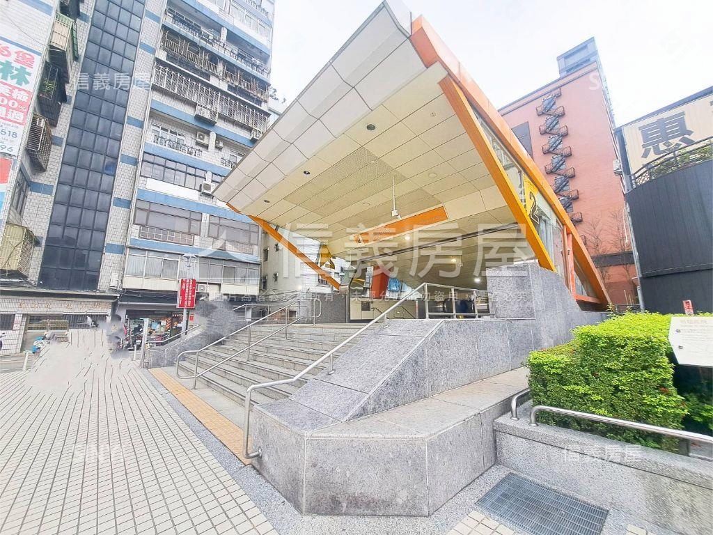專任近捷運稀有方正二樓房屋室內格局與周邊環境