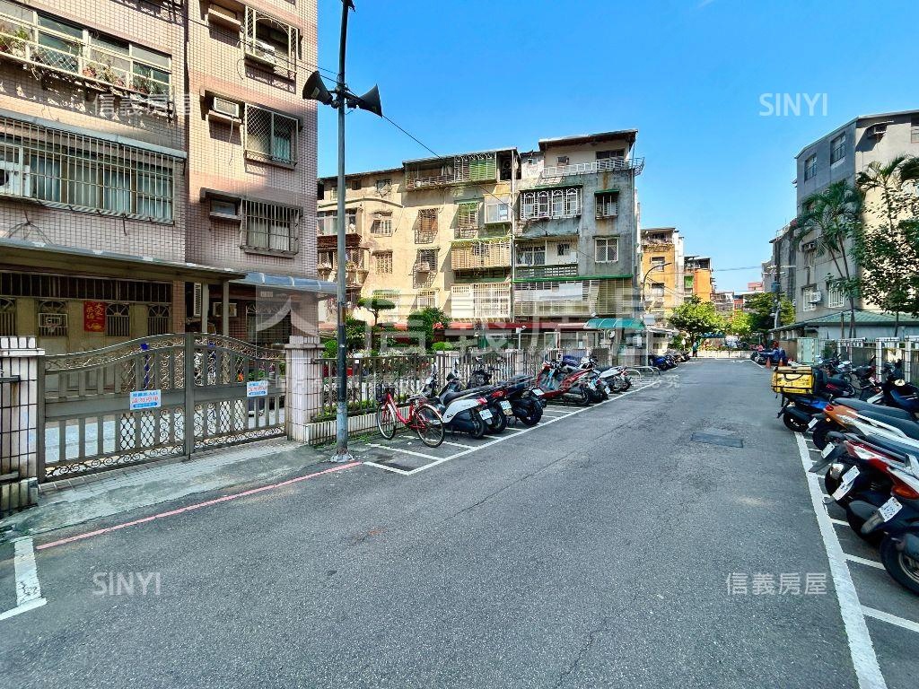 翊盛天地三房坡平車位房屋室內格局與周邊環境