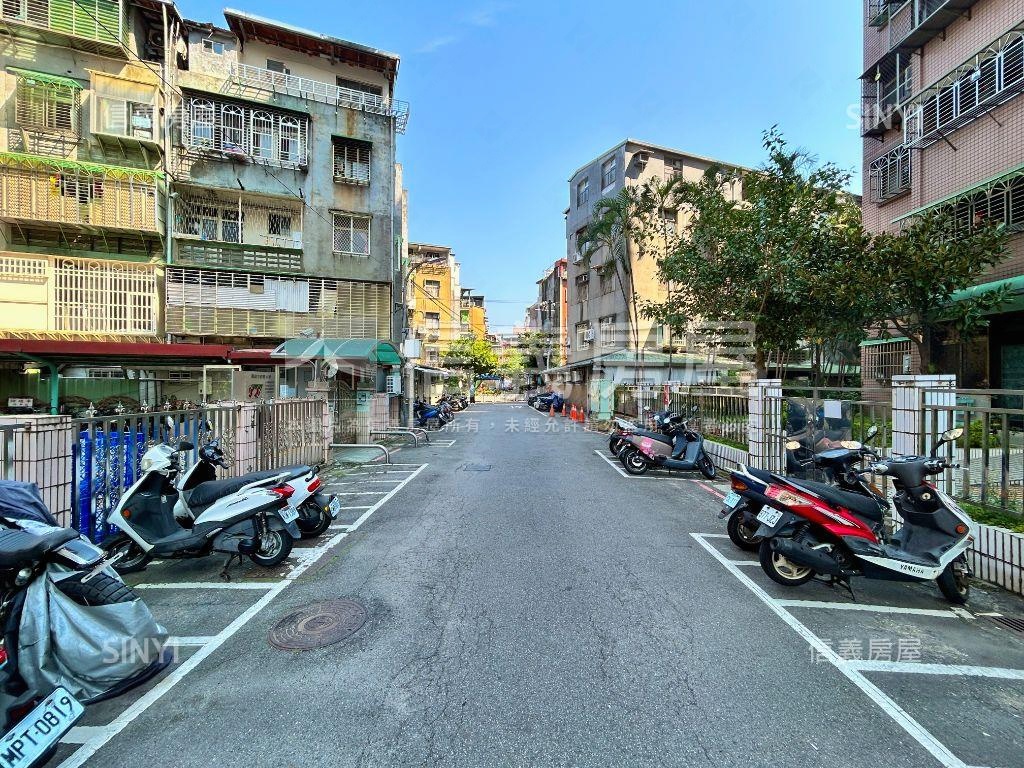 翊盛天地三房坡平車位房屋室內格局與周邊環境