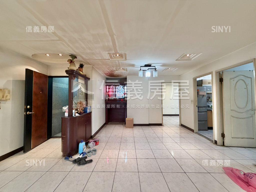 心中市，稀有電梯３房房屋室內格局與周邊環境