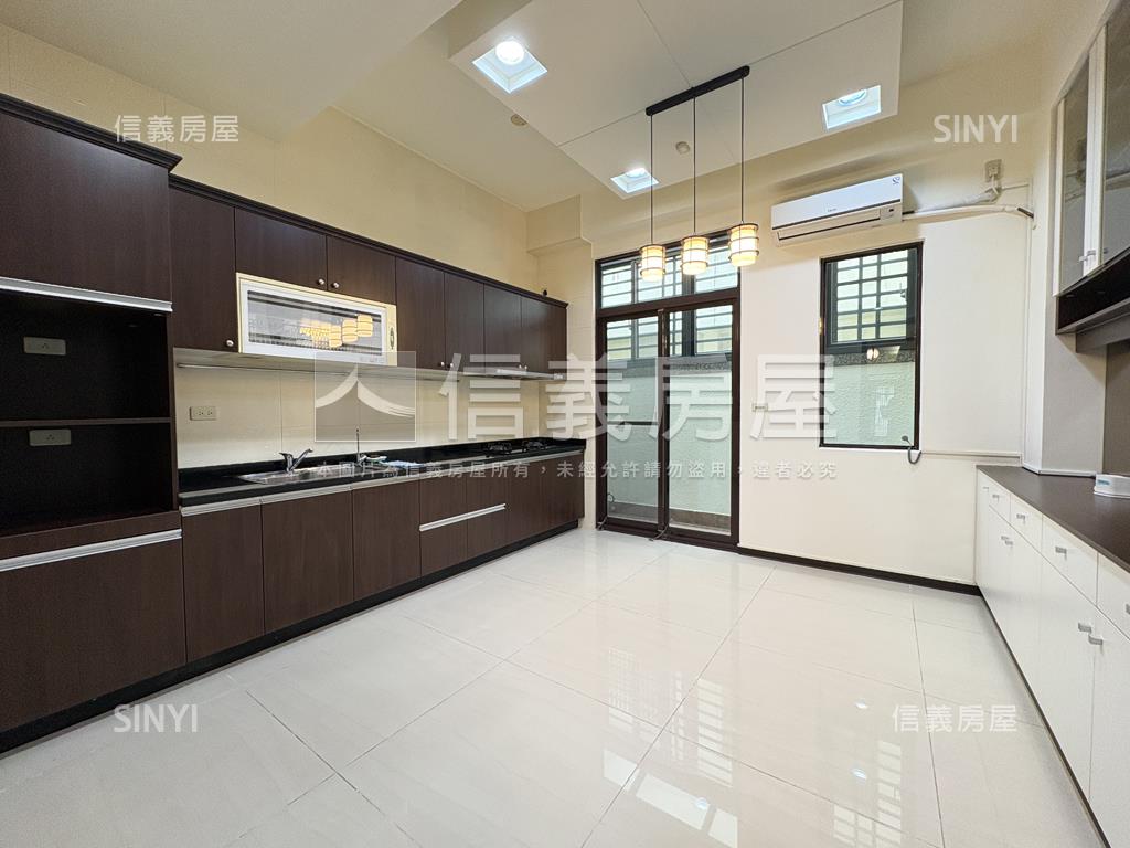 臨路朝南裕文學區美車墅房屋室內格局與周邊環境