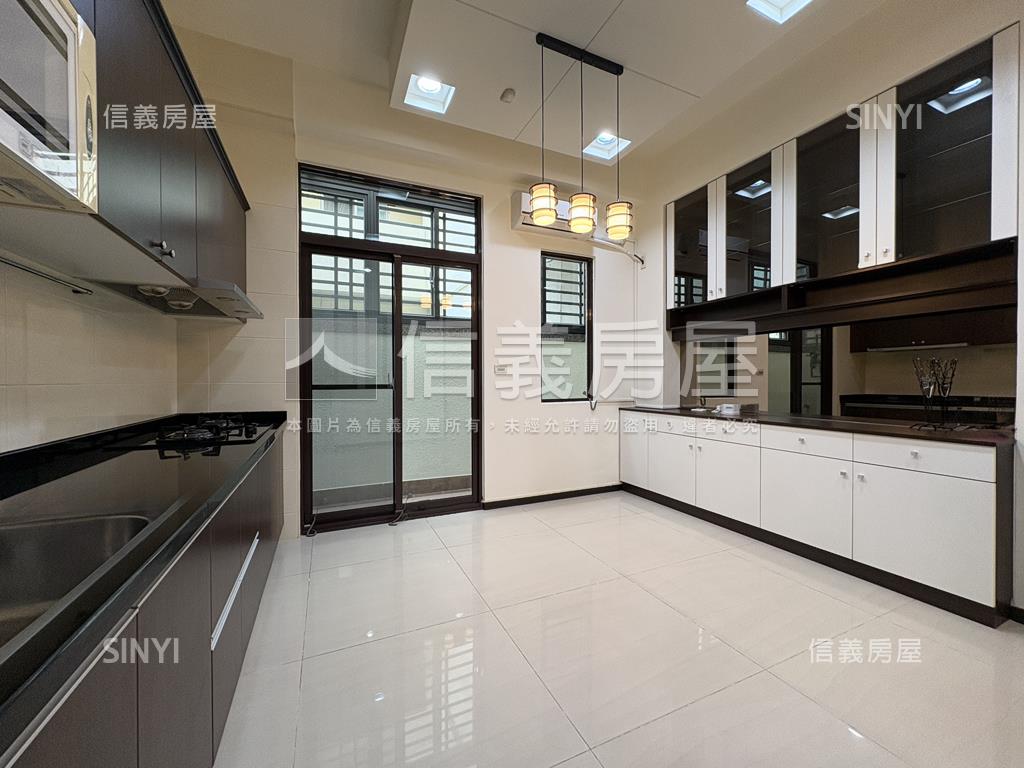 臨路朝南裕文學區美車墅房屋室內格局與周邊環境