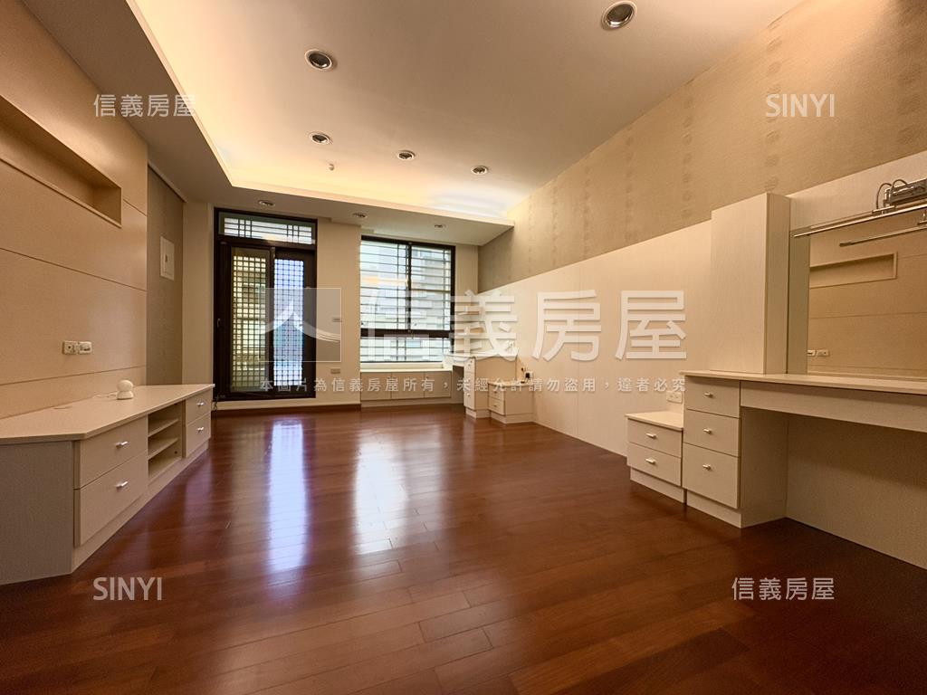 臨路朝南裕文學區美車墅房屋室內格局與周邊環境