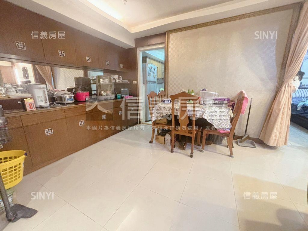 店長推薦！百老匯３房車位房屋室內格局與周邊環境