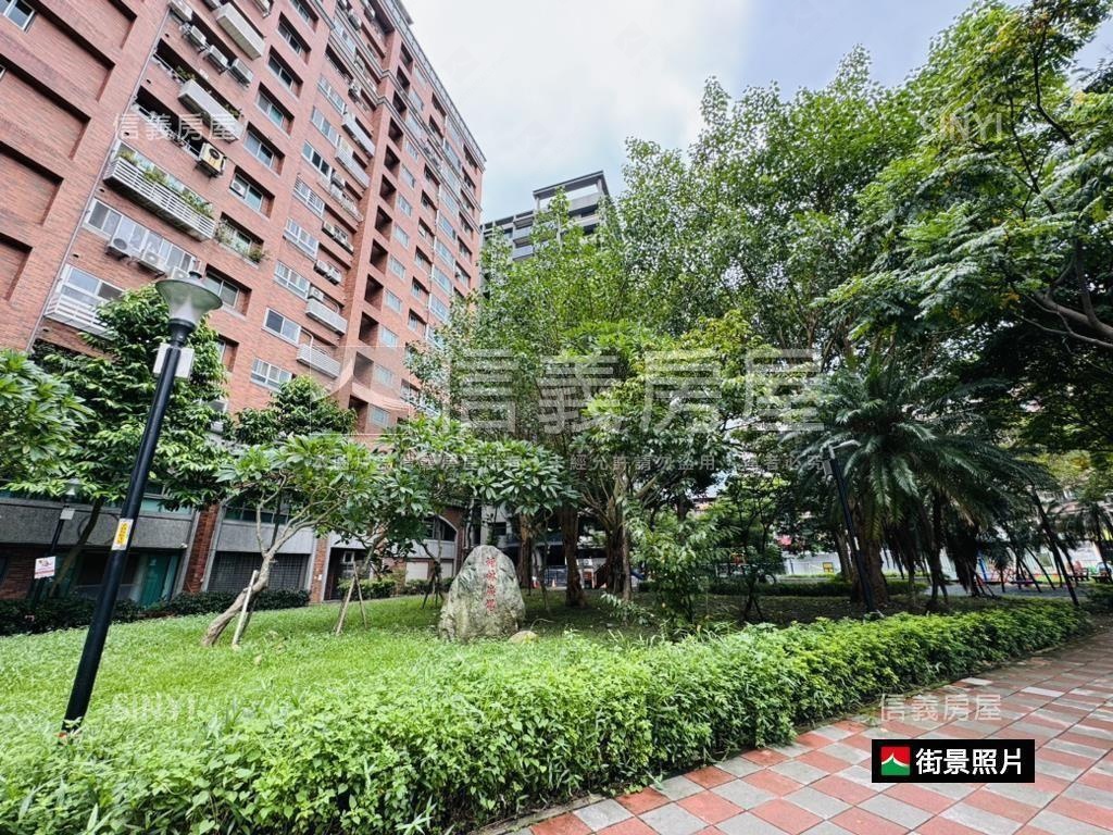 店長推薦！百老匯３房車位房屋室內格局與周邊環境