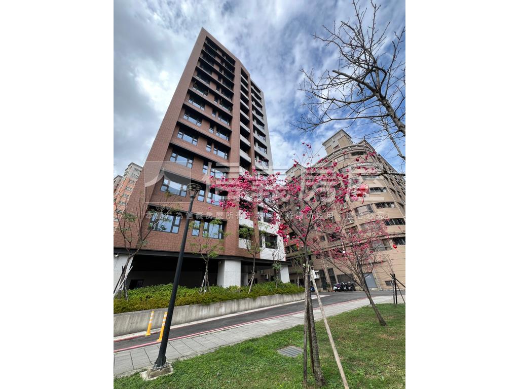 公園旁全新交屋百洲賞三房房屋室內格局與周邊環境