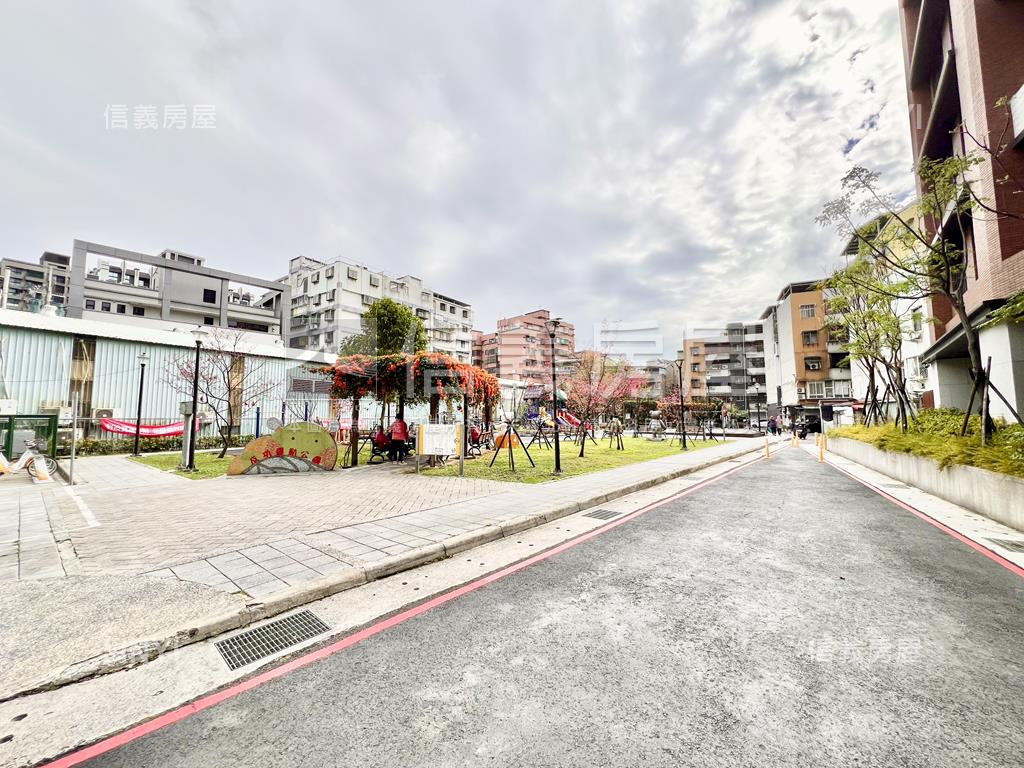 公園旁全新交屋百洲賞三房房屋室內格局與周邊環境