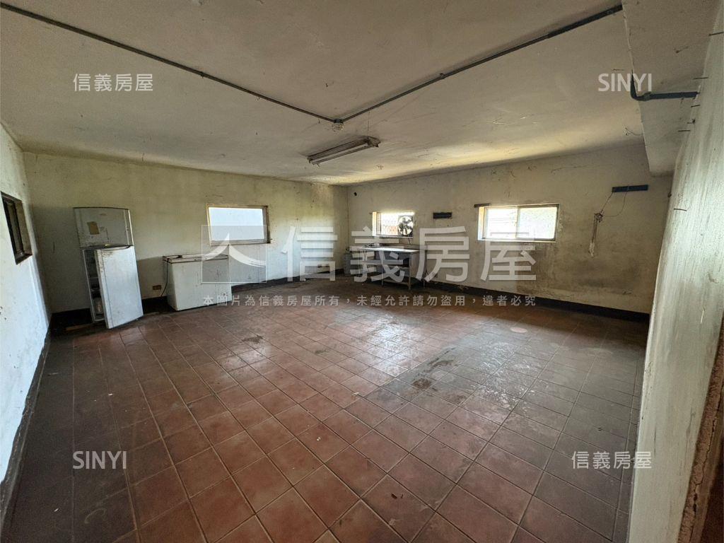 近Ａ１０高約９米乙工廠房房屋室內格局與周邊環境