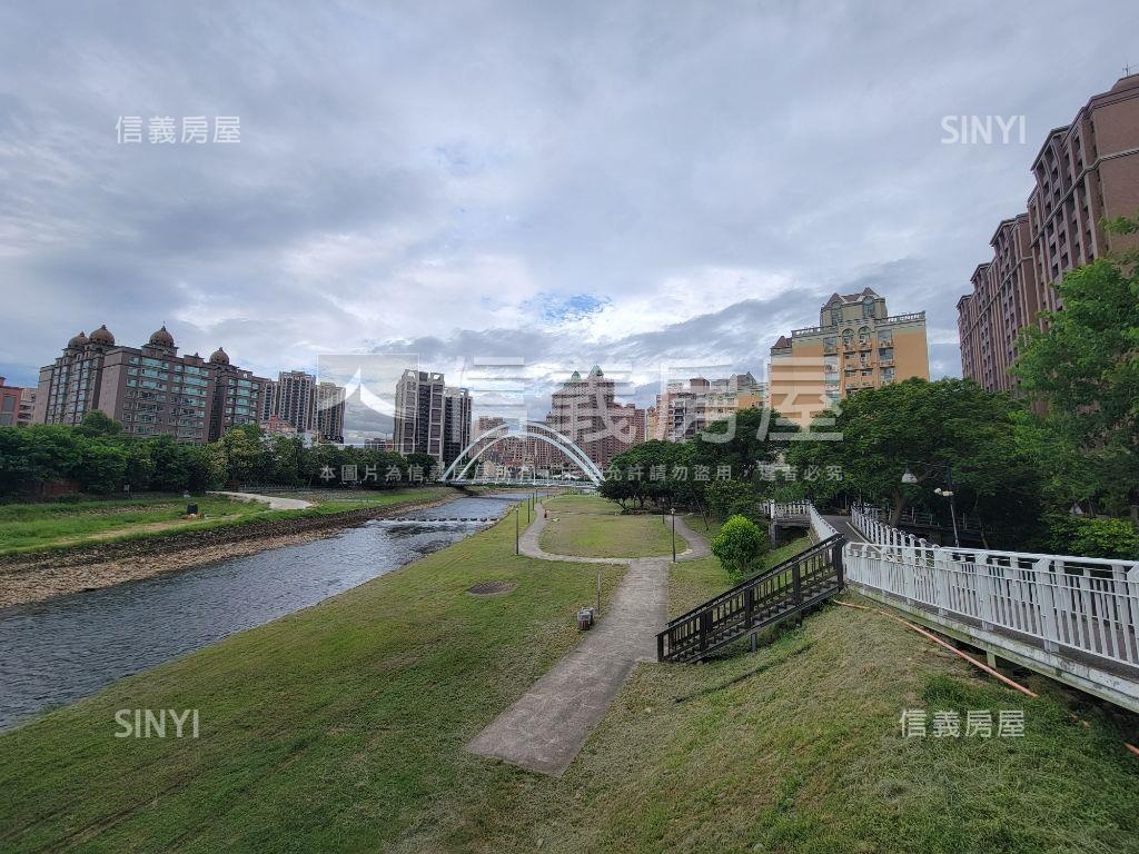 明水苑。挑高３房車位房屋室內格局與周邊環境