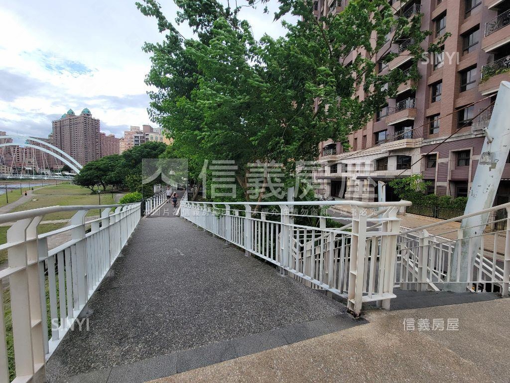 明水苑。挑高３房車位房屋室內格局與周邊環境