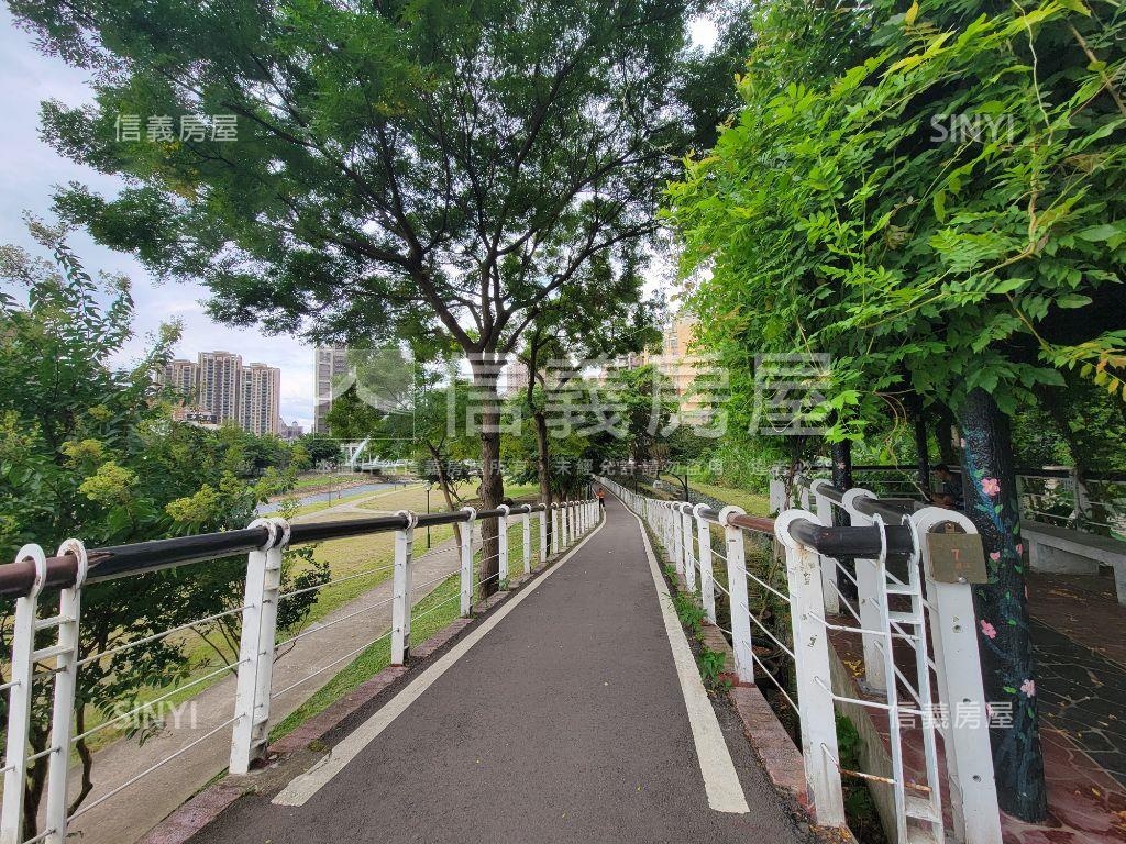 明水苑。挑高３房車位房屋室內格局與周邊環境
