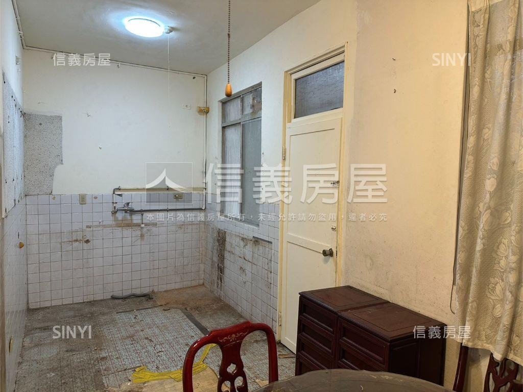 三民路稀有透天房屋室內格局與周邊環境