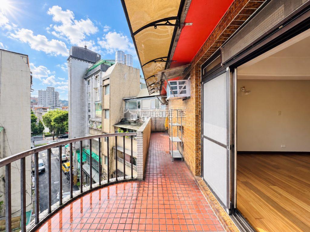 天母磺溪邊間三房美寓房屋室內格局與周邊環境