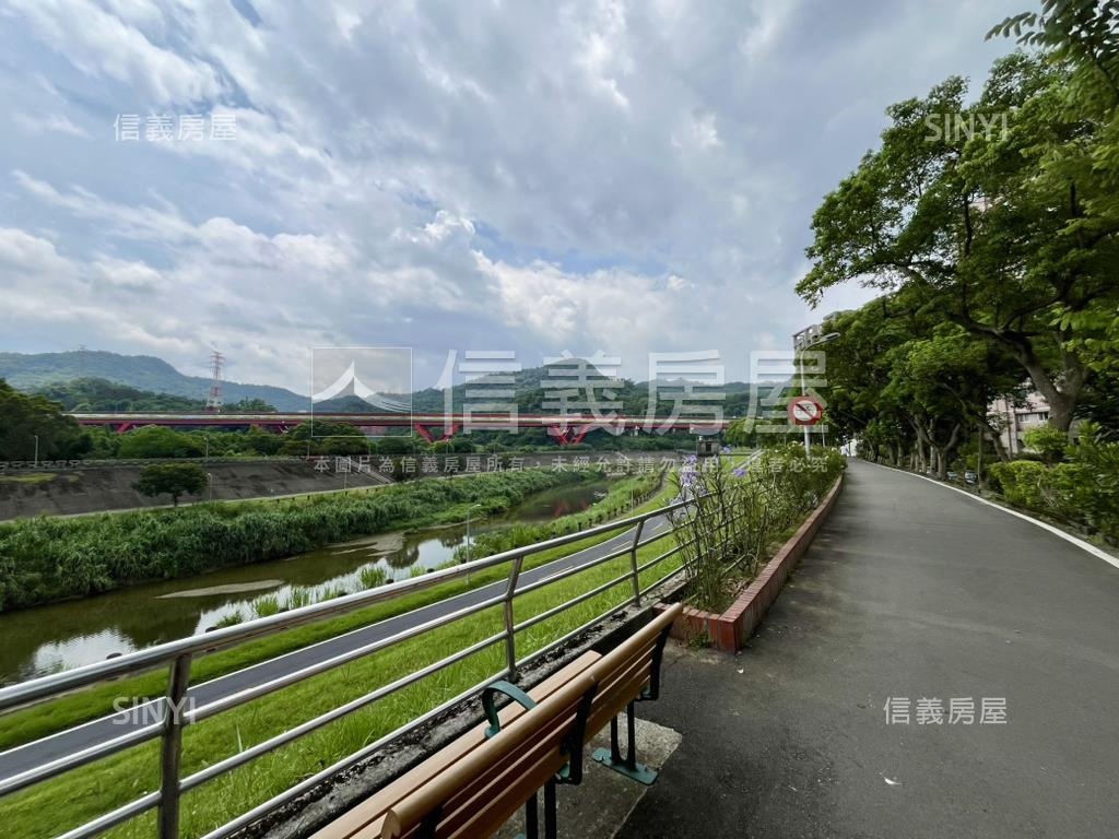 景美溪河畔電梯車位宅房屋室內格局與周邊環境