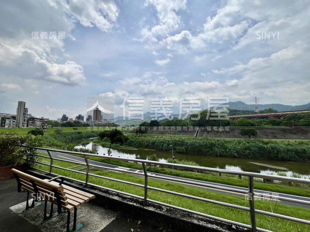 景美溪河畔電梯車位宅房屋室內格局與周邊環境