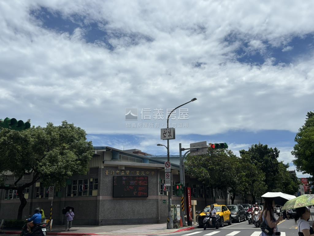 大面寬稀有店面房屋室內格局與周邊環境