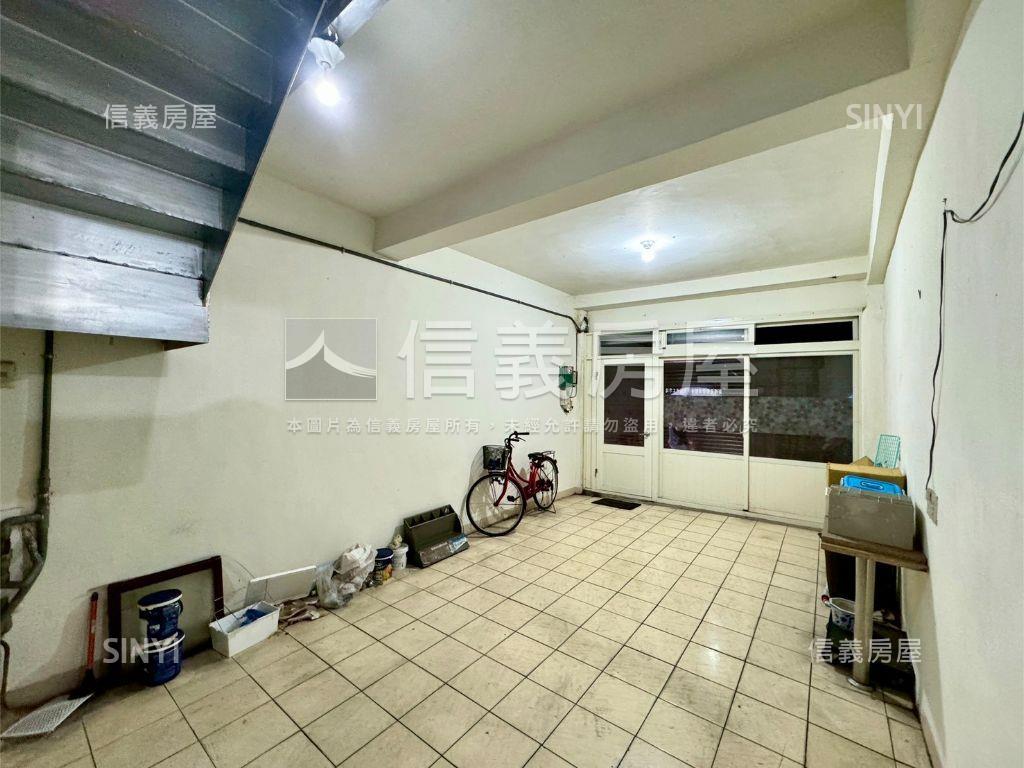 中正路上－市場旁透店房屋室內格局與周邊環境