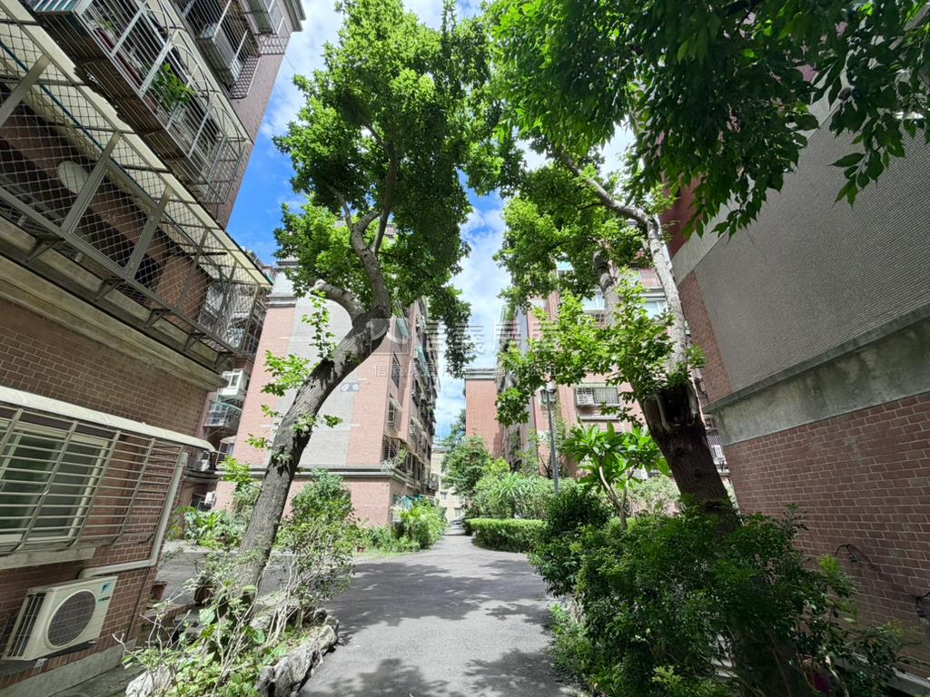 大安公園朝南綠景美４房房屋室內格局與周邊環境