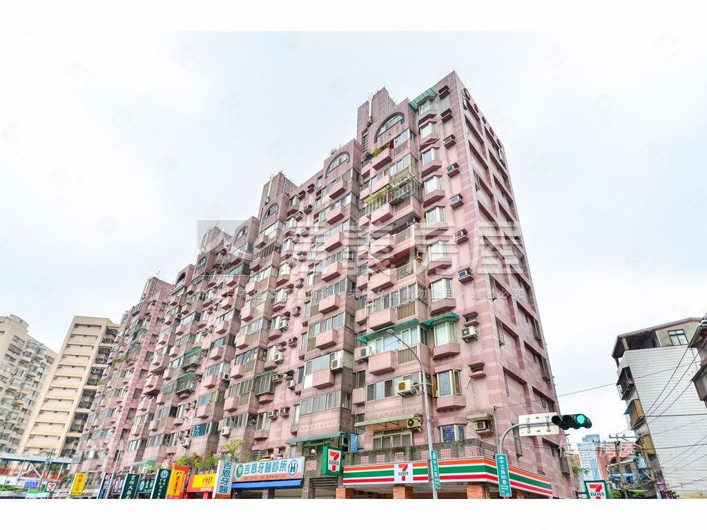 忠孝新城電梯三房車位房屋室內格局與周邊環境