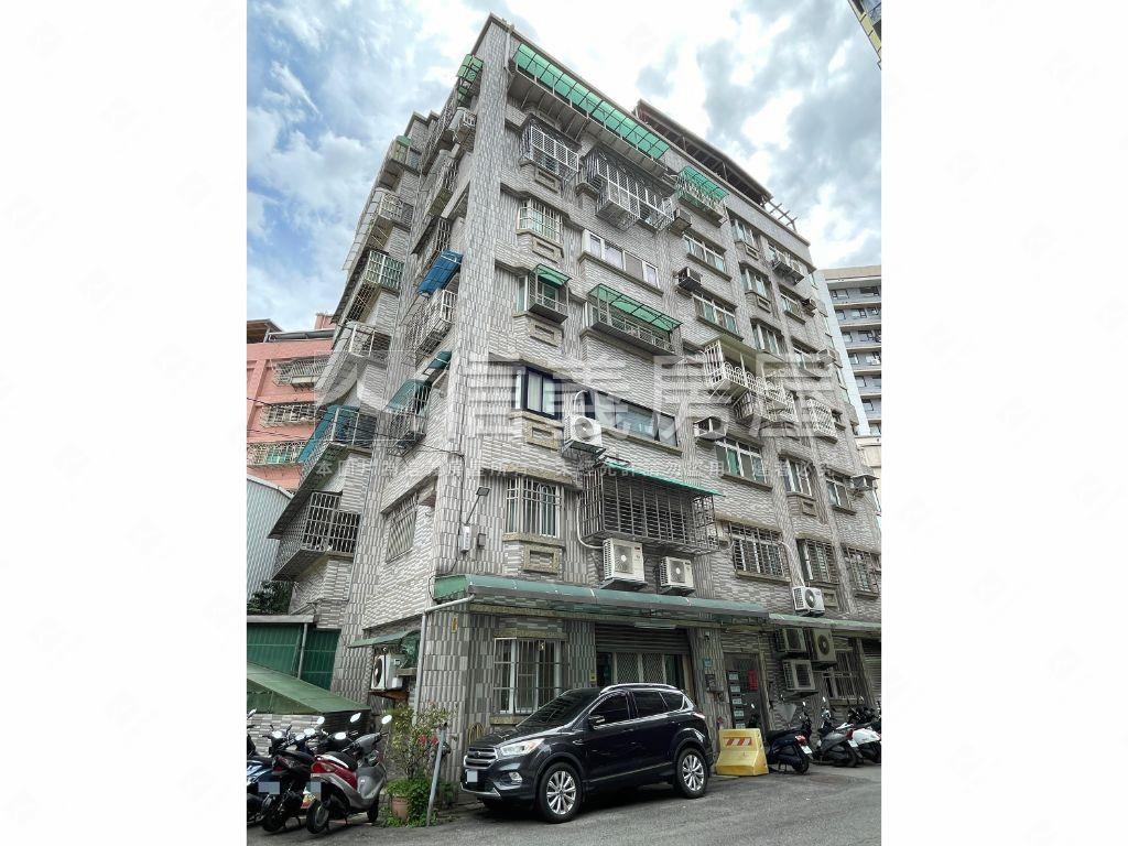 集賢家樂福採光大四房車位房屋室內格局與周邊環境