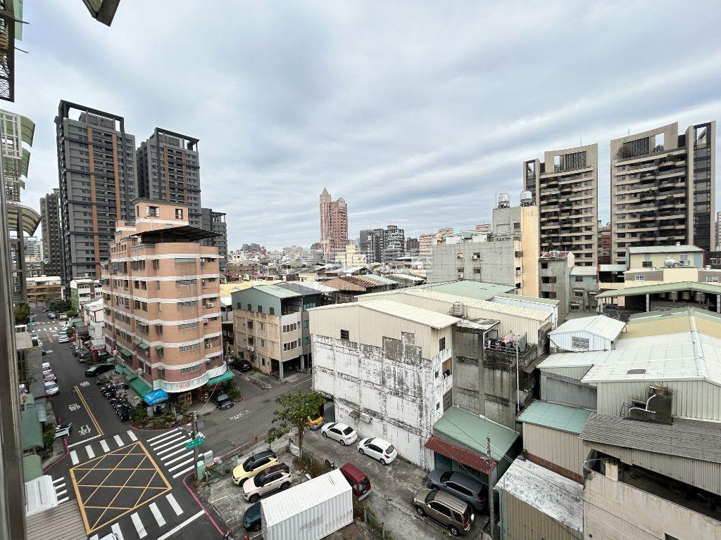 近南屯好市多三房誠售房屋室內格局與周邊環境