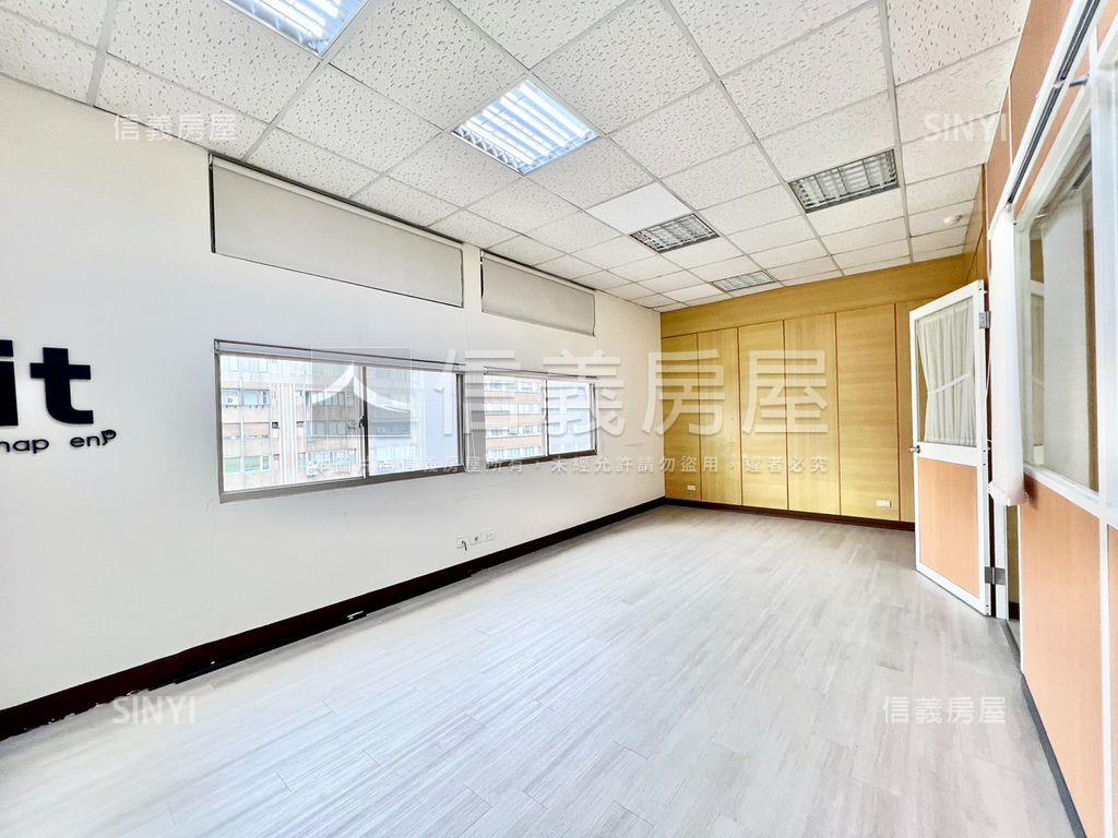 松江南京高樓邊間坡平車位房屋室內格局與周邊環境