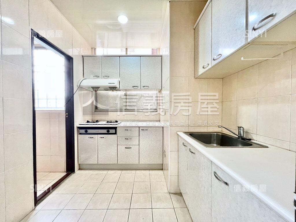 松江南京高樓邊間坡平車位房屋室內格局與周邊環境