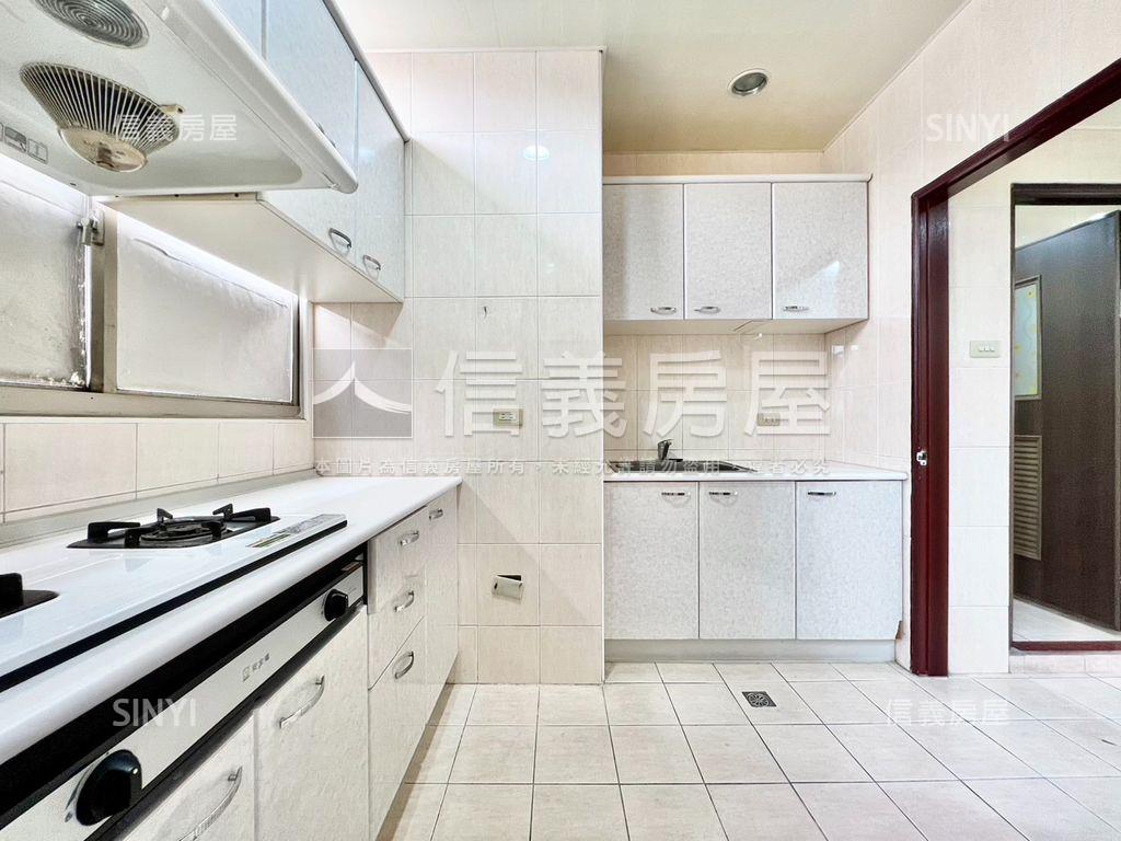 松江南京高樓邊間坡平車位房屋室內格局與周邊環境