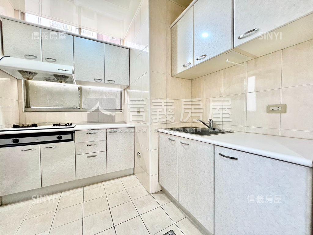 松江南京高樓邊間坡平車位房屋室內格局與周邊環境