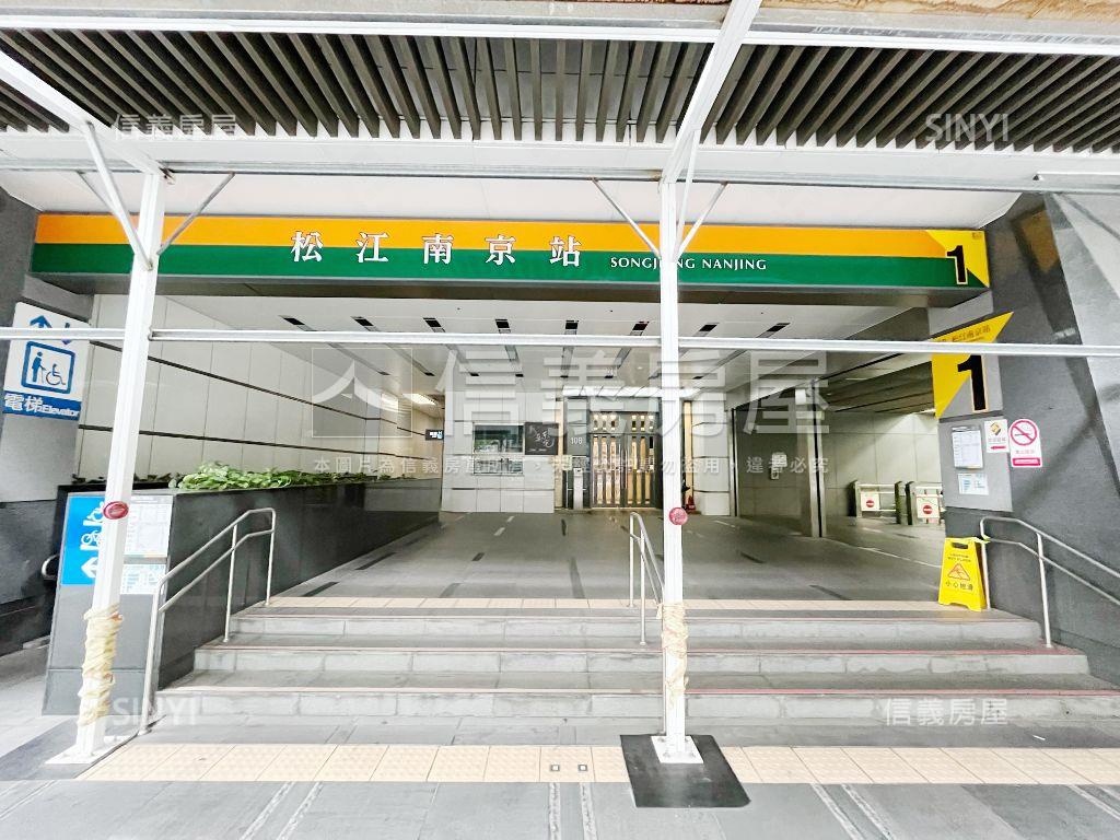 松江南京頂樓三面採光房屋室內格局與周邊環境