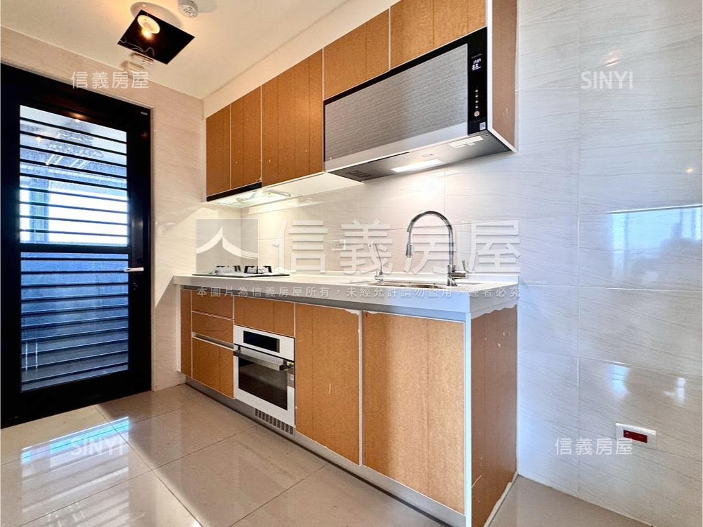 世界花園視野三房平車房屋室內格局與周邊環境