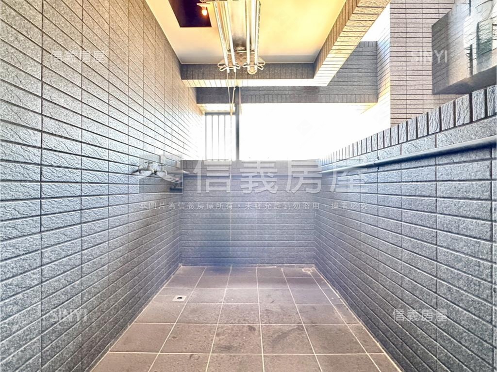 世界花園視野三房平車房屋室內格局與周邊環境