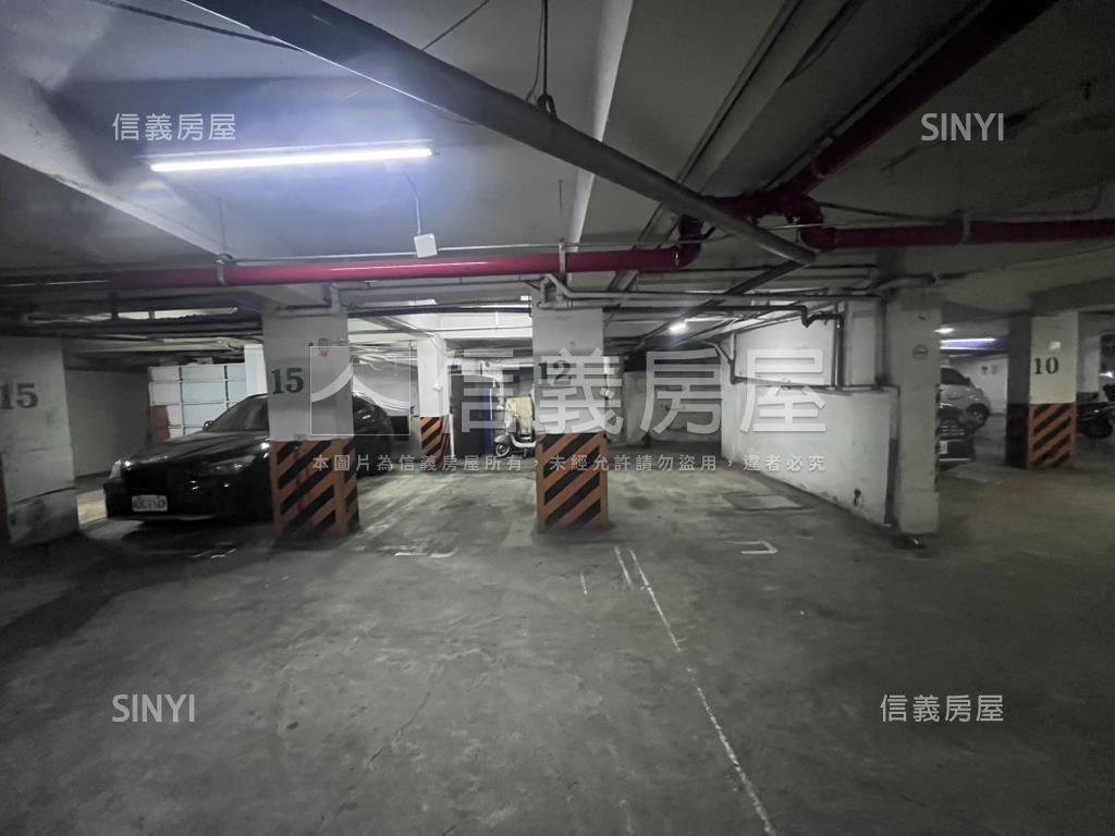 近中山國中旺虹園坡平車位房屋室內格局與周邊環境