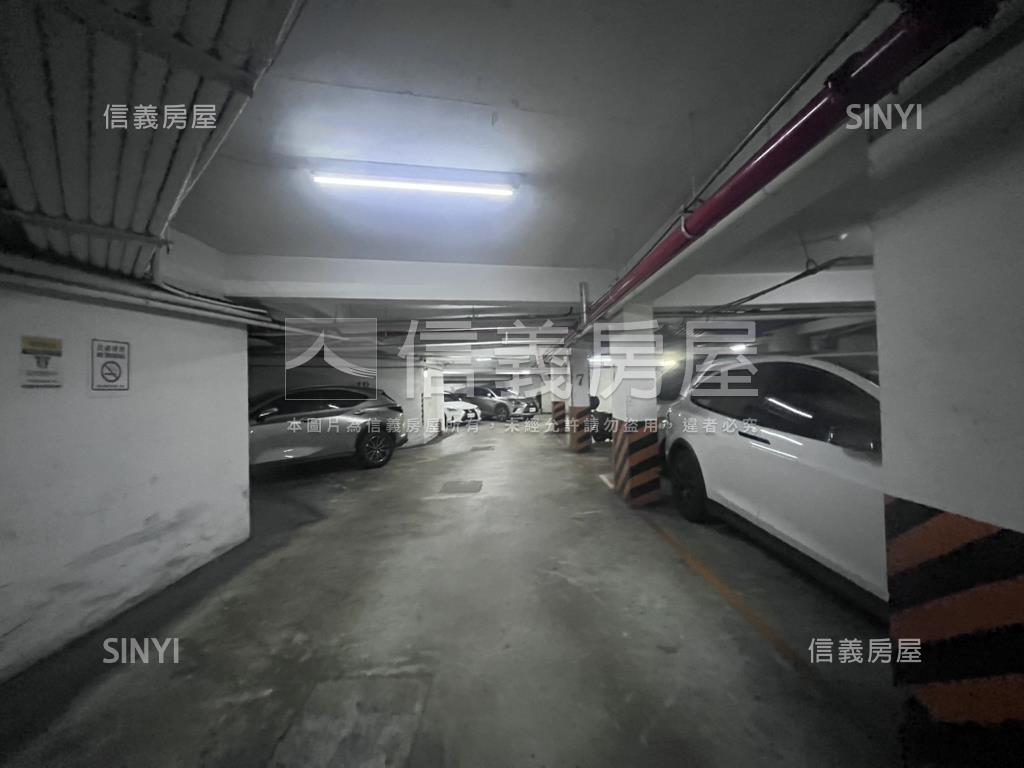 近中山國中旺虹園坡平車位房屋室內格局與周邊環境