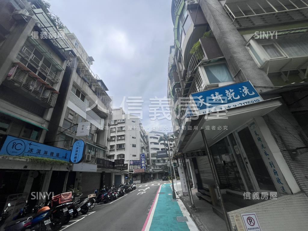 近中山國中旺虹園坡平車位房屋室內格局與周邊環境