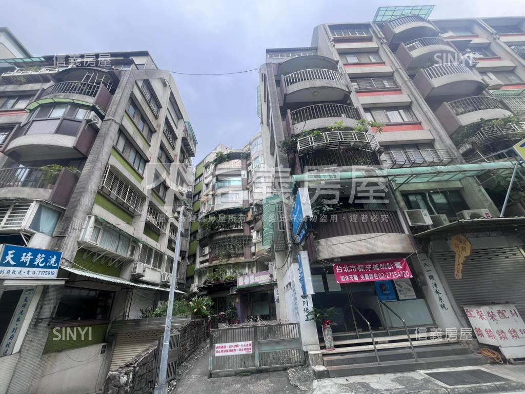 近中山國中旺虹園坡平車位房屋室內格局與周邊環境