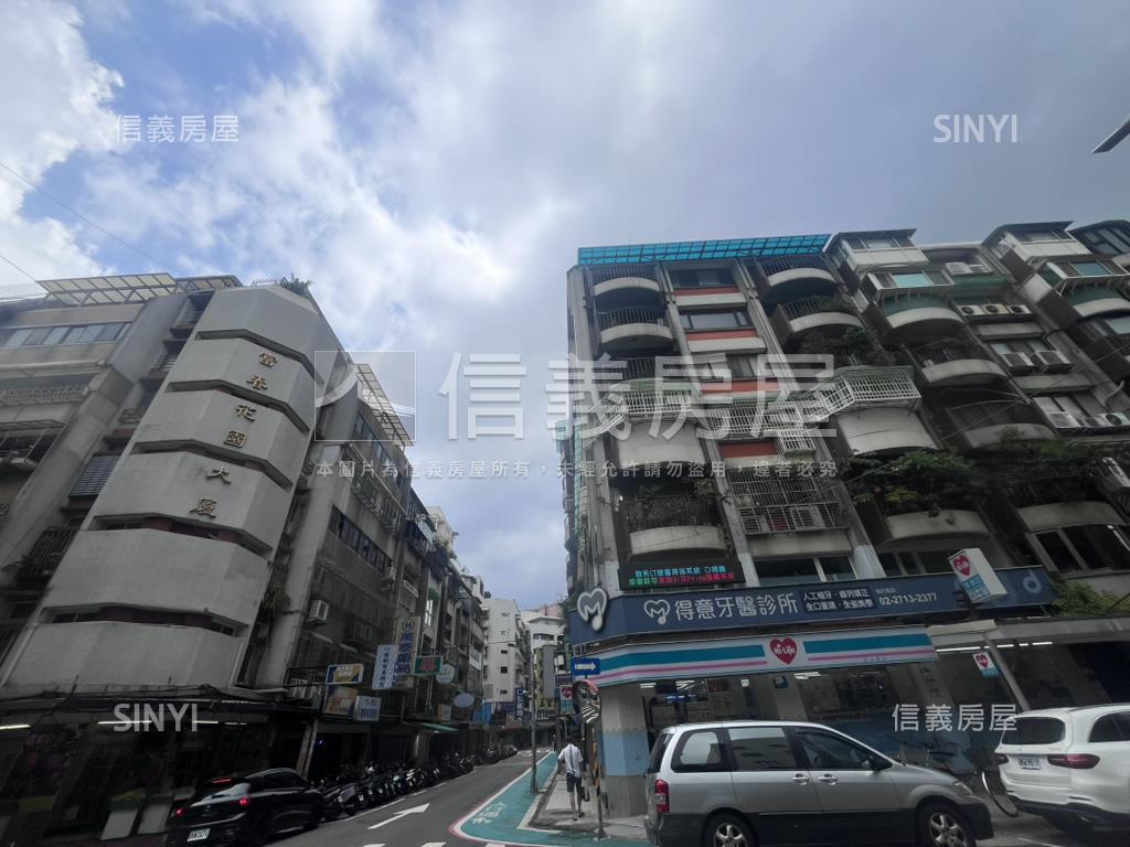 近中山國中旺虹園坡平車位房屋室內格局與周邊環境