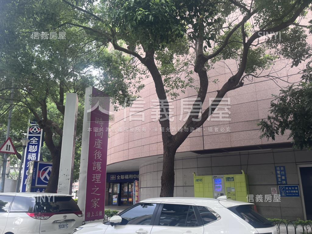 近中山國中旺虹園坡平車位房屋室內格局與周邊環境