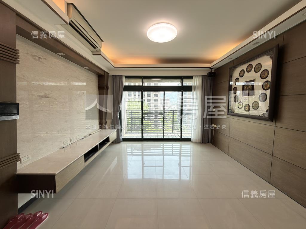 正面綠景層峰美宅房屋室內格局與周邊環境