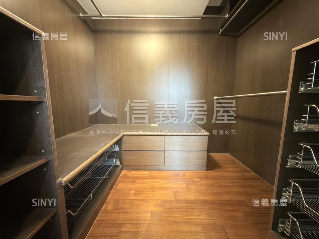 正面綠景層峰美宅房屋室內格局與周邊環境