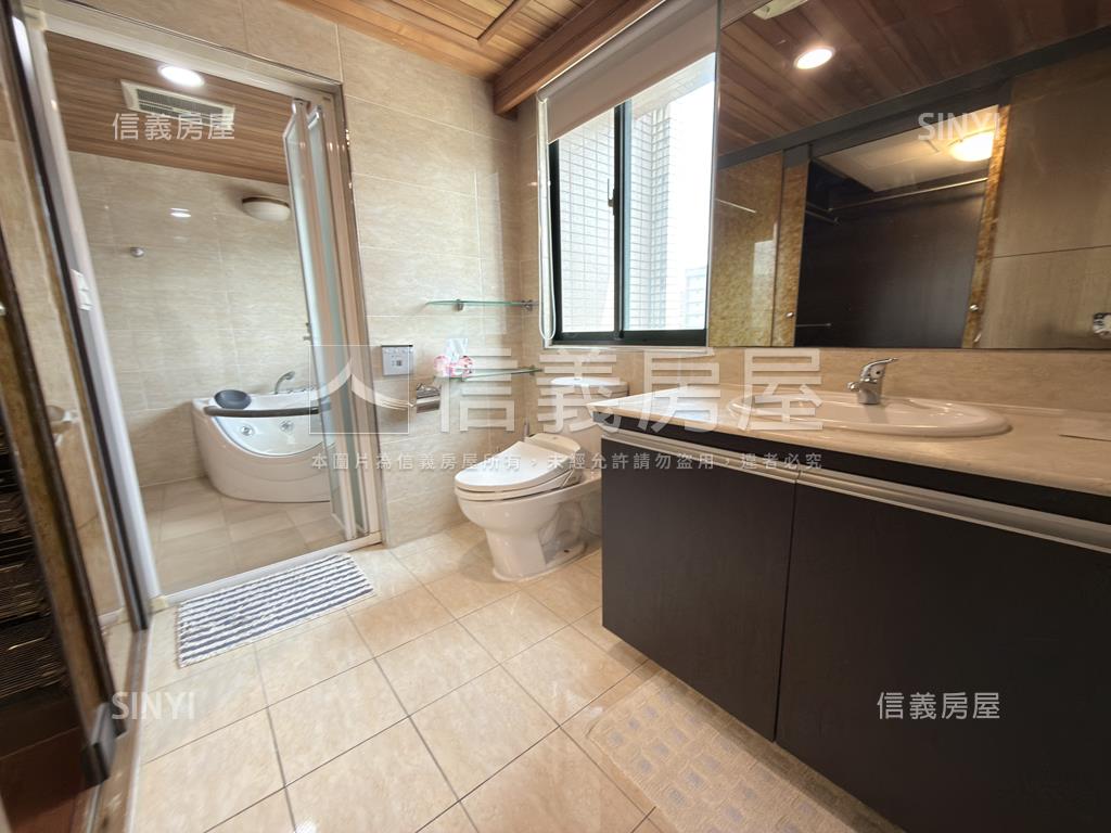 正面綠景層峰美宅房屋室內格局與周邊環境