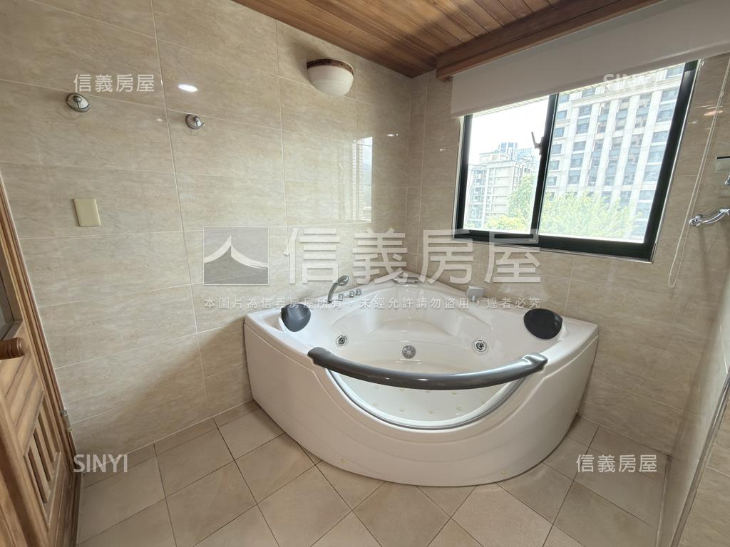 正面綠景層峰美宅房屋室內格局與周邊環境