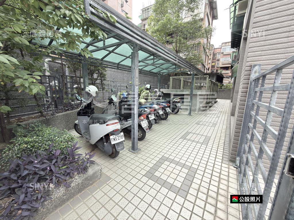 正面綠景層峰美宅房屋室內格局與周邊環境