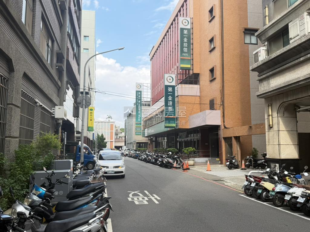 英明典藏小資宅附車位房屋室內格局與周邊環境