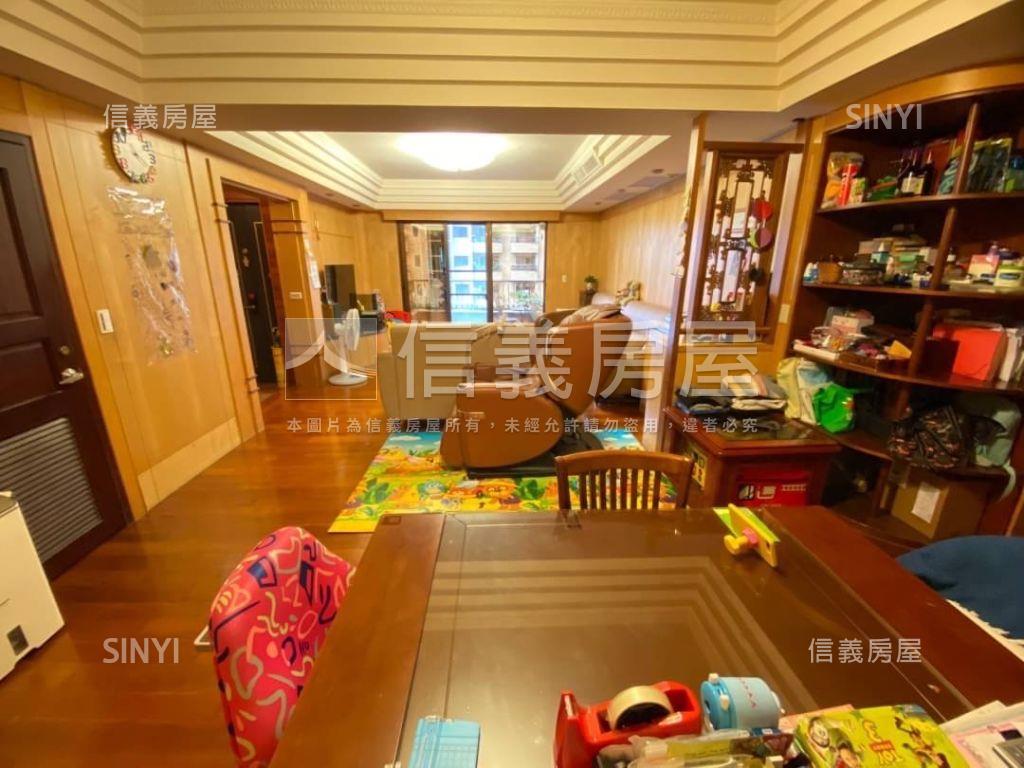 中悅班芙四房車位房屋室內格局與周邊環境