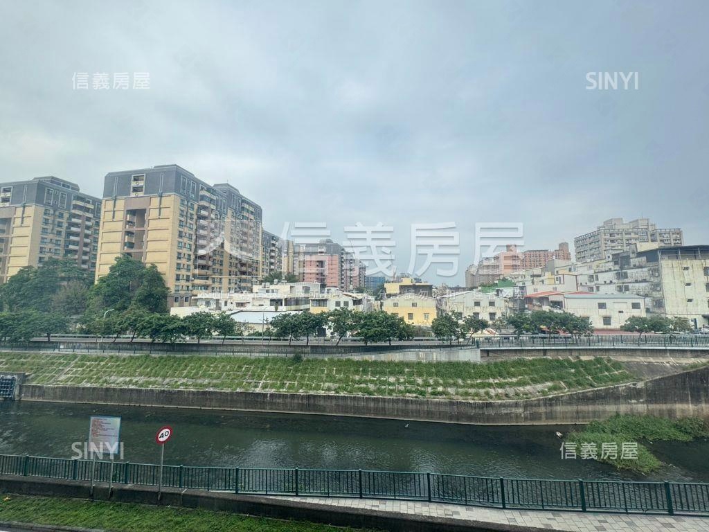 根地臻品三房車位房屋室內格局與周邊環境